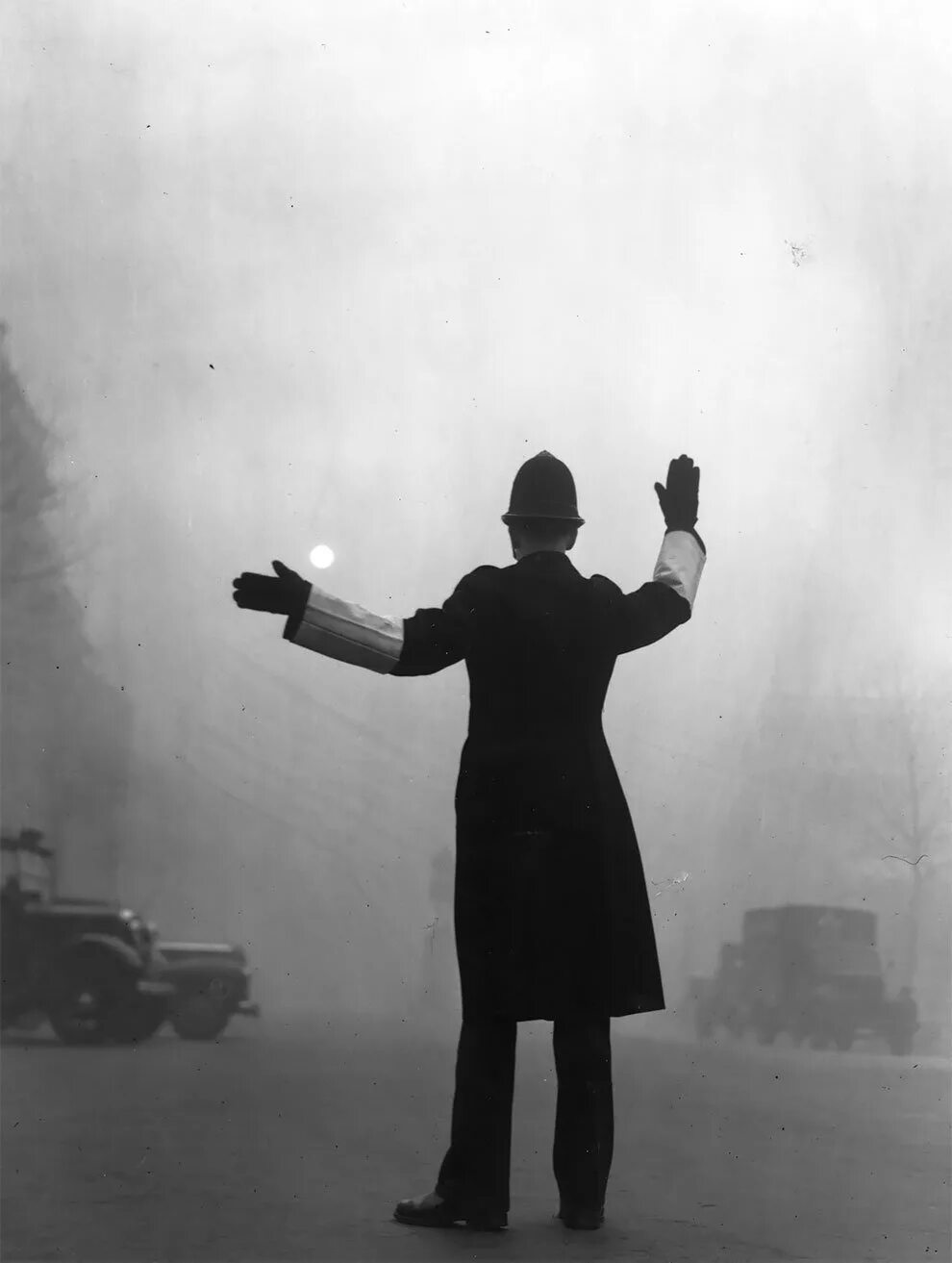 Великий смог. Великий туман в лондоне 1952. великий смог 1952 года в лондоне. смог 1952 года лондон. туманный смог в лондоне 1952.
