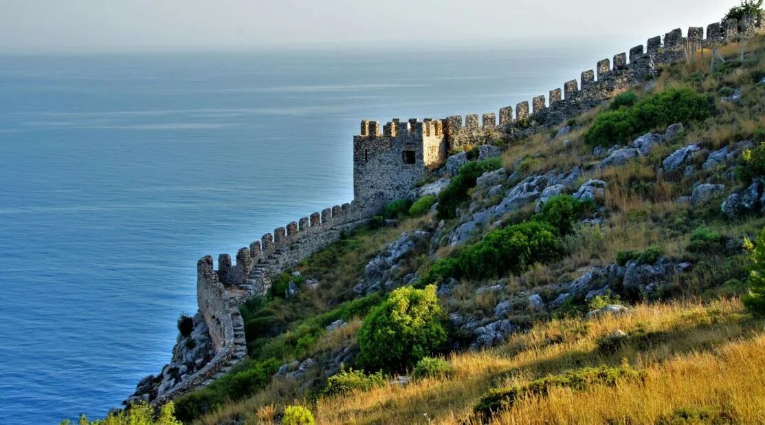 Крепость в алании. Крепость аланьи аланья. alanya kalesi, крепость аланьи. древняя византийская крепость в алании. аланья турция крепость на горе.