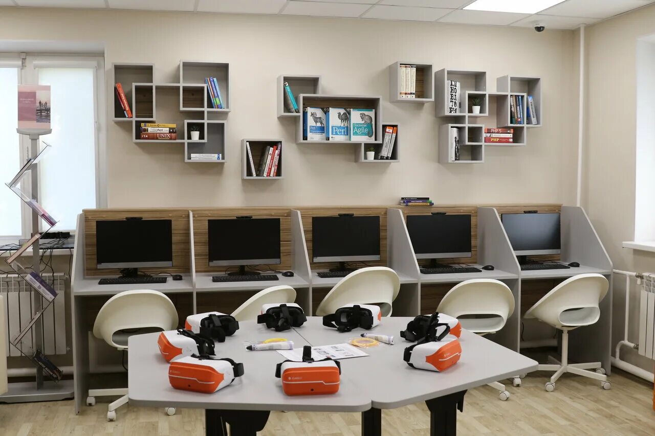 Детская библиотека губкин чайковского. Губкинский университет библиотека. Центральная библиотека губкин. Детская библиотека 6 губкин. Центральная библиотека губкинский.