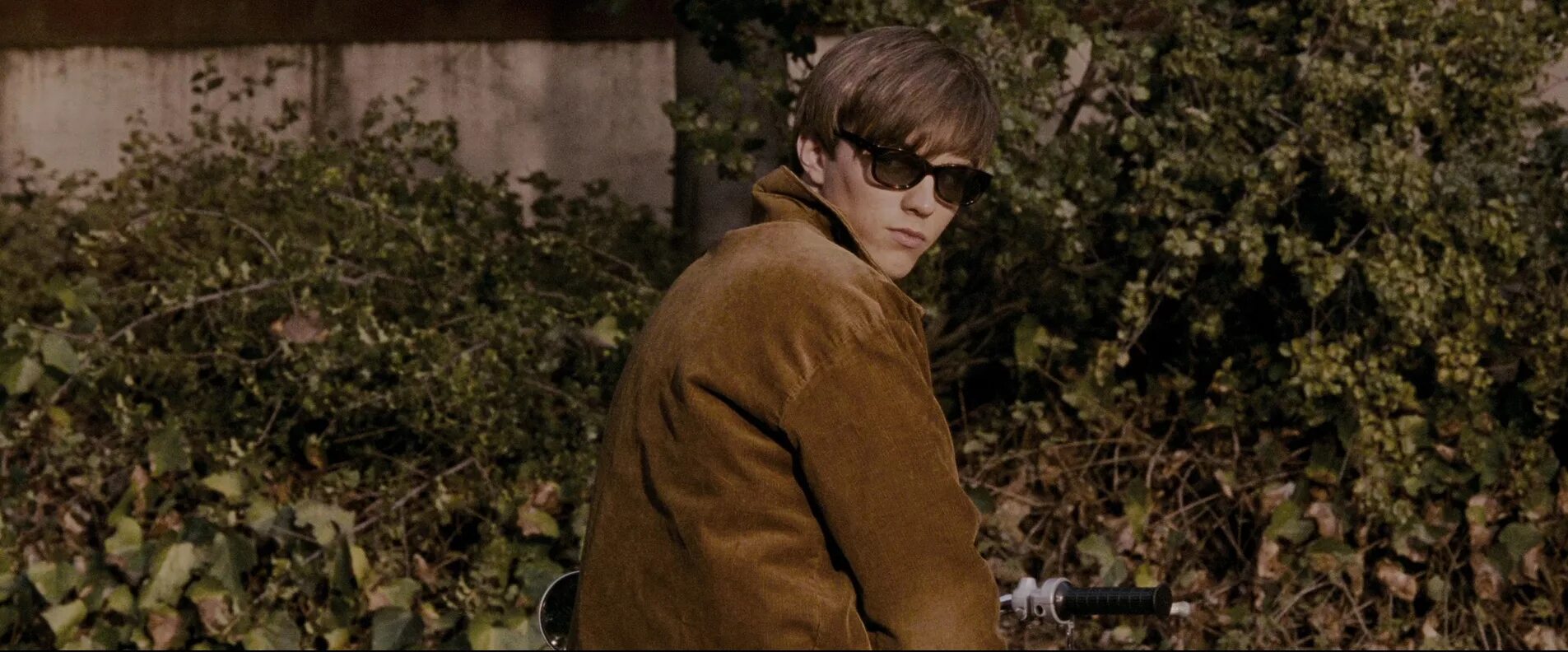 A single man. Николас холт одинокий мужчина. a single man 2009. николас холт 2009. колин ферт одинокий мужчина.