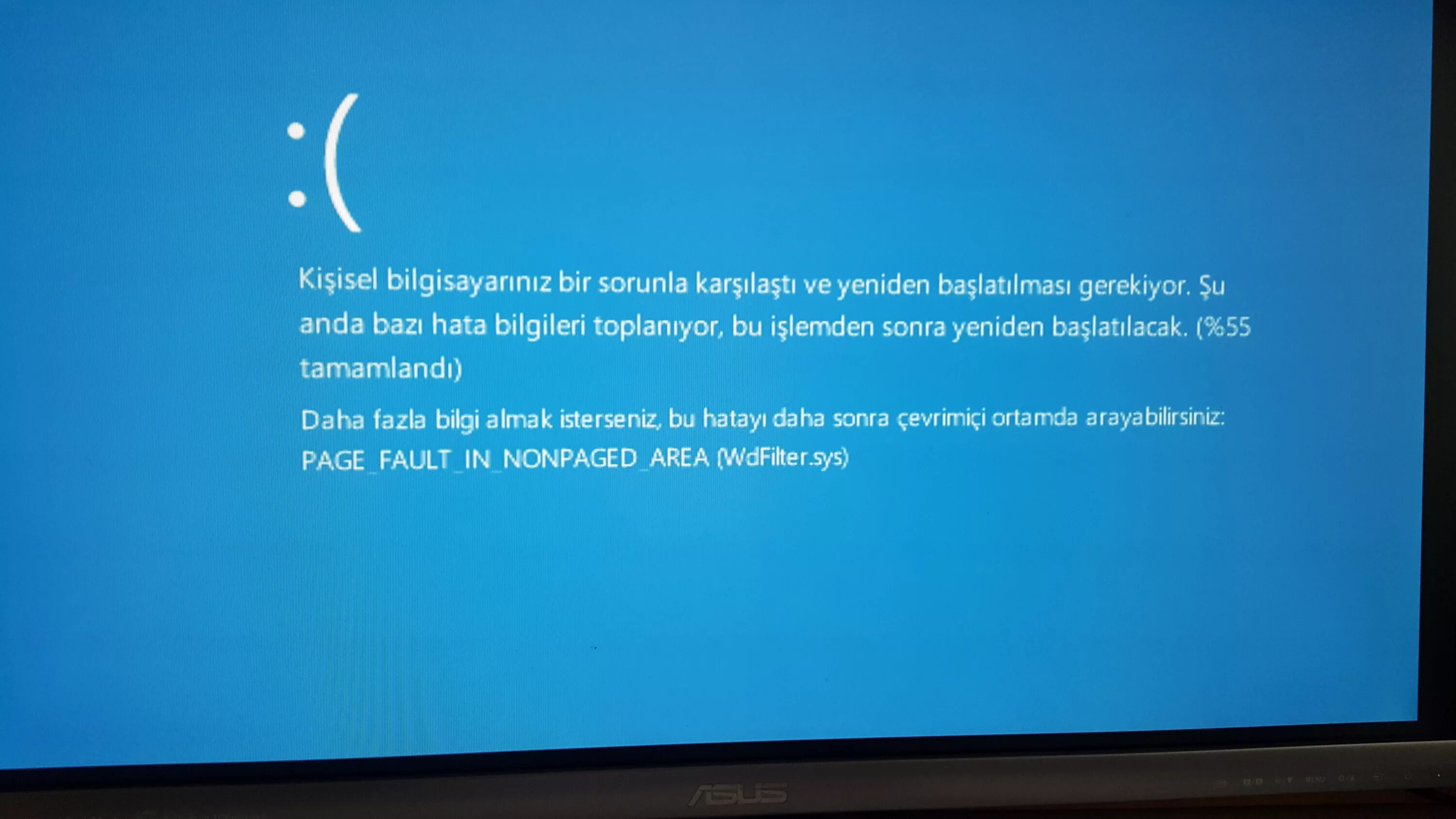Синий экран security check. Синий экран windows. экран ошибки. синий экран на мониторе компьютера.