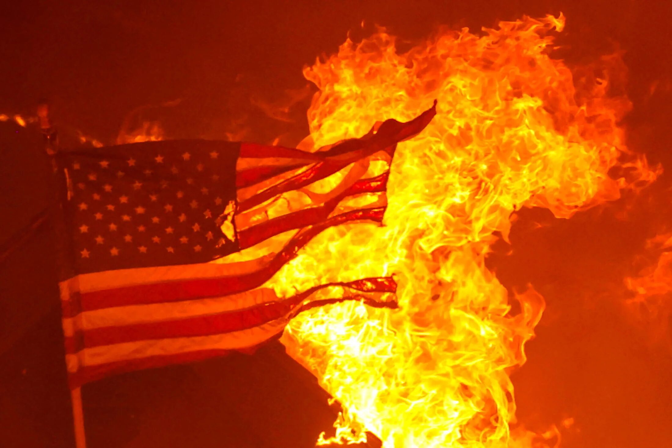 Near the fire. Китай в огне. Флаг переполненный огнем. Китай и США огонь. Огонь на китайском.