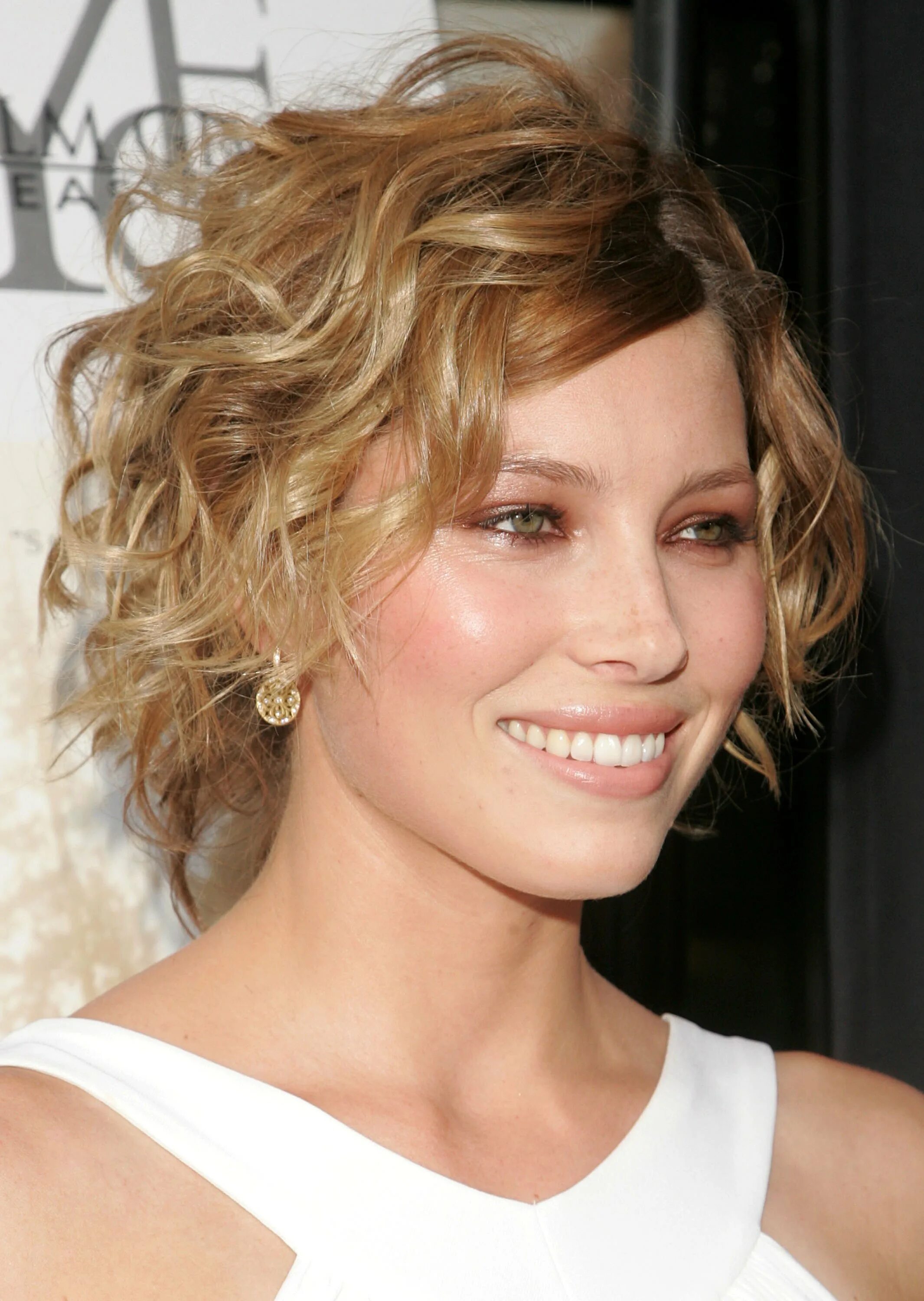 мег райан прически. мег райан стрижка шегги. стрижка градуированное каре на средние волосы без челки. стрижка каприз гаврош боб. стрижки на средние волосы.