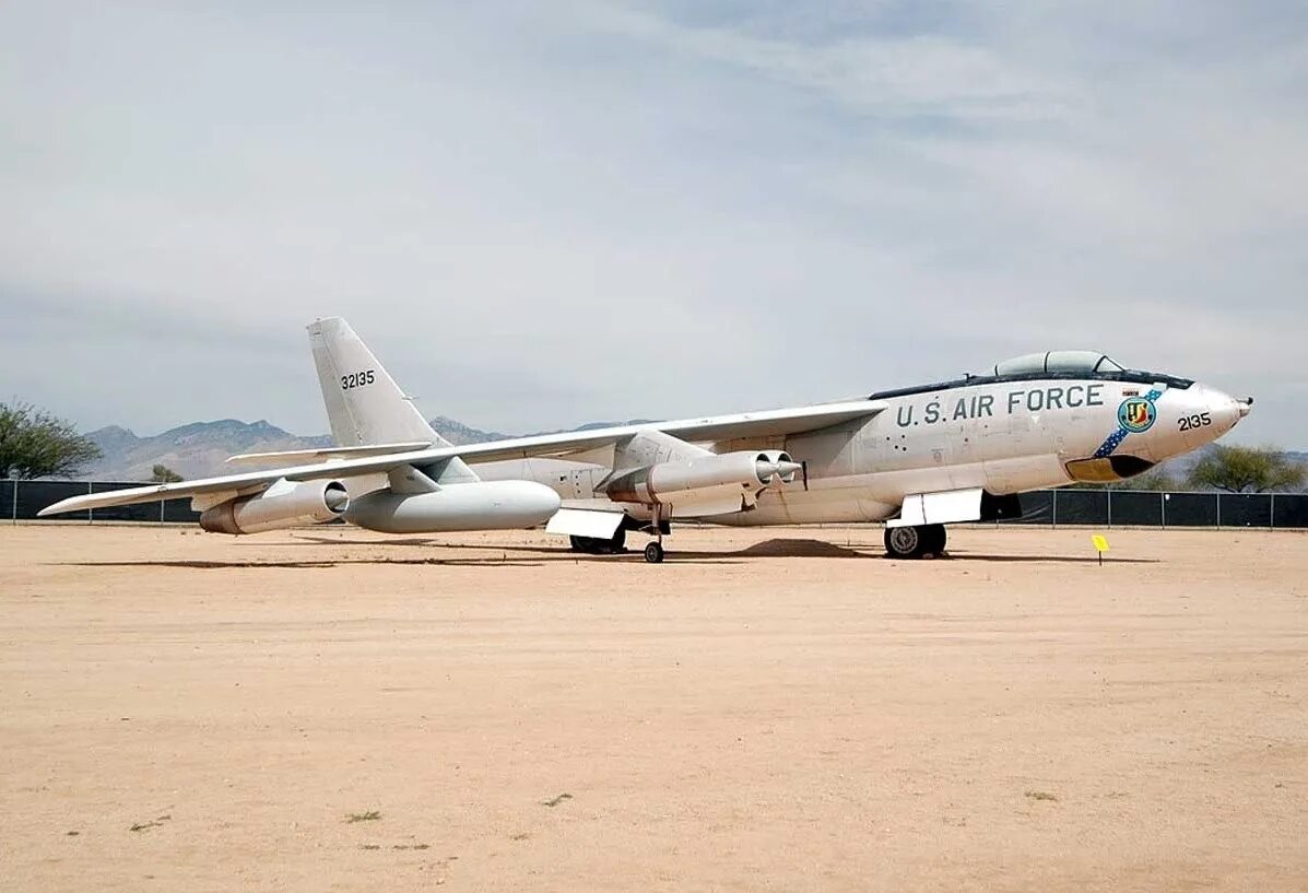 Б 47 32. Boeing b-47 Stratojet. Боинг б 47 Стратоджет. В-47 бомбардировщик. Б-47 бомбардировщик.