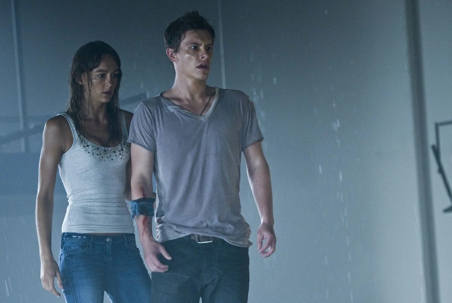 цунами 3d фильм 2020. фиби тонкин цунами 3д. фиби тонкин цунами 3д. завьер сэмюэл цунами 3д. цунами 3d 2011.