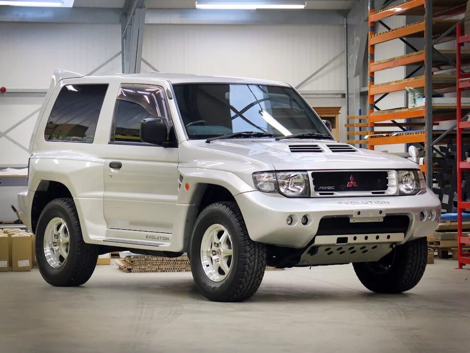 Мицубиси Паджеро Эволюшн. Mitsubishi Pajero Evolution 1998. Митсубиси Паджеро 2 Evolution. Mitsubishi Pajero Evolution 1997. Паджеро эво