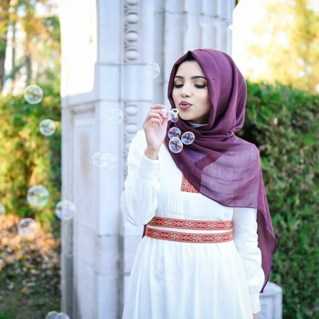 Мусульманские картинки хиджаб. Салихат Касумова в хиджабе 2020. Сана Кхан в хиджабе.