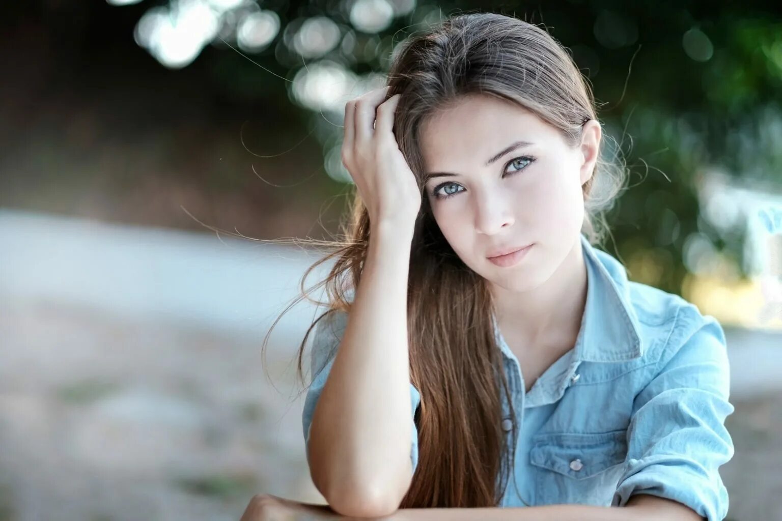Скромные девушки где. Скромная девушка. красивые скромные девушки. красивая молодая девушка. хорошенькая девушка.