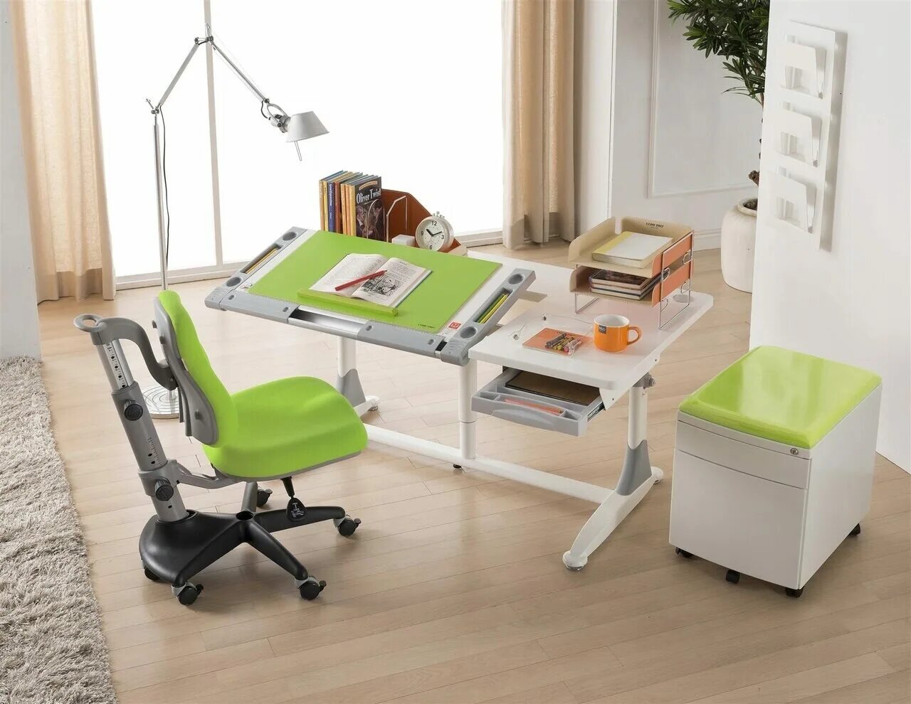 Next to the desk. Парта comf-pro king desk. стол comf-pro king desk. парта трансформер comf pro. парта comf-pro m8 piano.