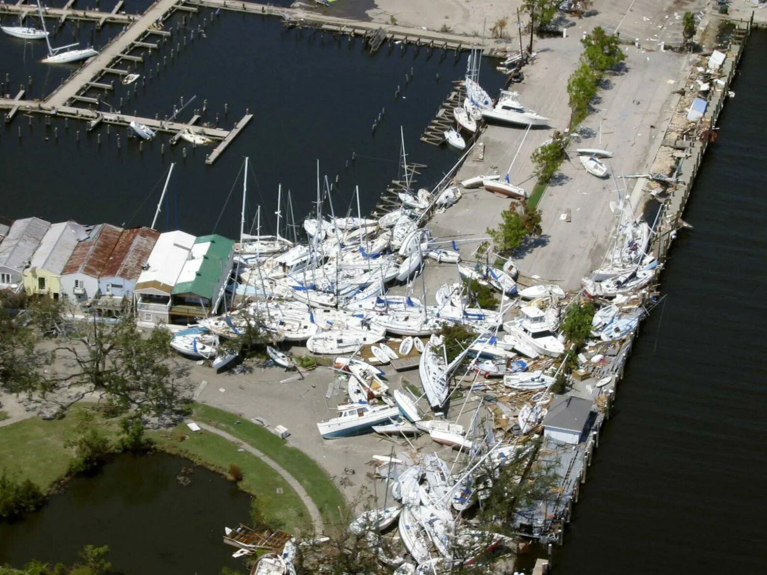 Грозили сегодня. Новый Орлеан ураган Катрина. Ураган Катрина 2005. Новый Орлеан 2005 ураган. Ураган Катрина 2005 новый Орлеан.