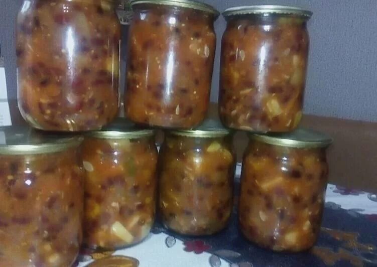 Рецепт капуста с фасолью на зиму. Салат с фасолью и баклажанами на зиму. кабачки с фасолью на зиму. баклажаны с фасолью на зиму. салат из баклажанов и фасоли на зиму.