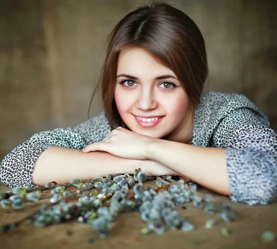 Верба актриса девушки. Ольга бойко финникова. девушка с вербой. фотосессия с вербой девушки. портрет с вербой.