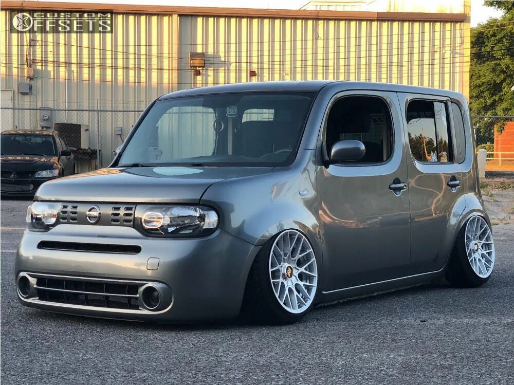 Колеса cube. Nissan Cube z13. Nissan Cube 12. Nissan Cube z12 stance. Nissan Cube r17.