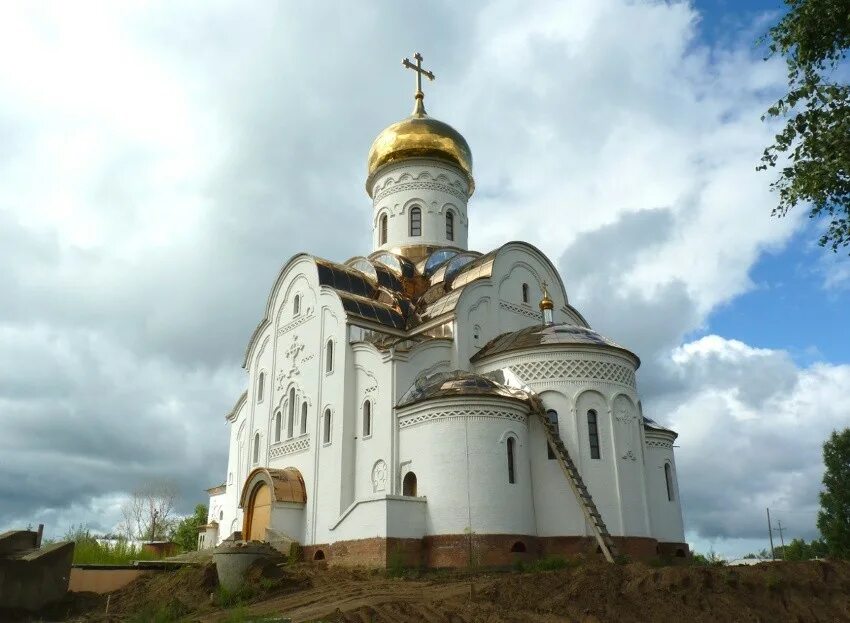 В красноярском крае храмы. Храм Андрея Первозванного Лесосибирск. Храм апостола Андрея Лесосибирск. Храм Андрея Первозванного Красноярск.