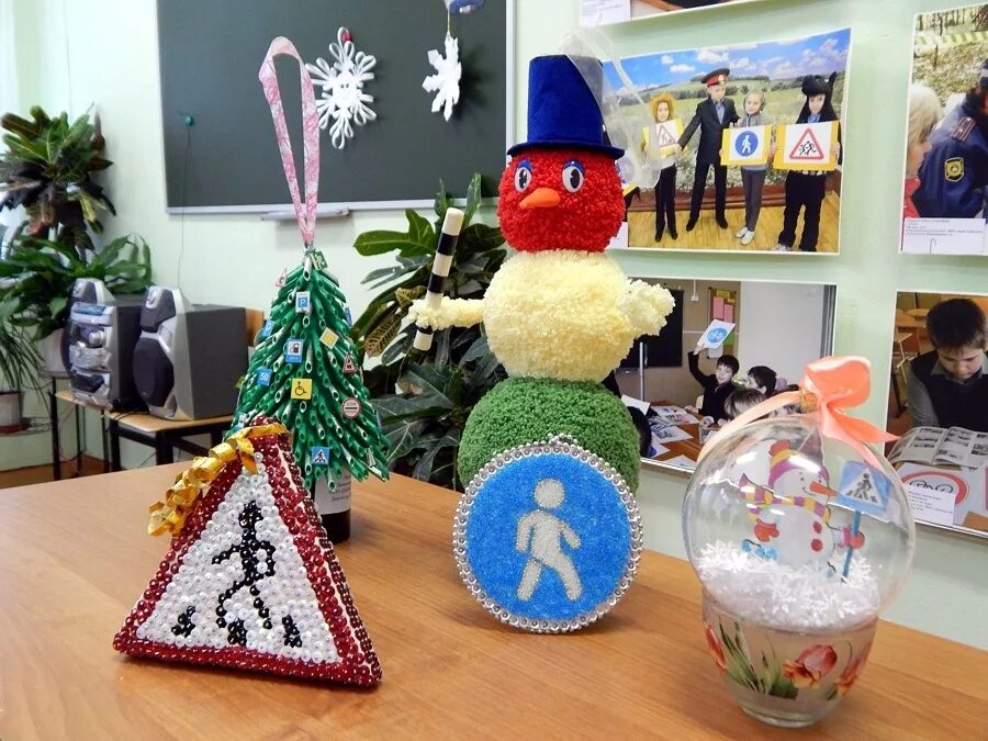 Елочная игрушка на противопожарную тематику. Елочка гаи 50см непромокаемая. новогодняя игрушка по пдд. новогодняя игрушка на тему пдд. елочная игрушка на тему бдд.