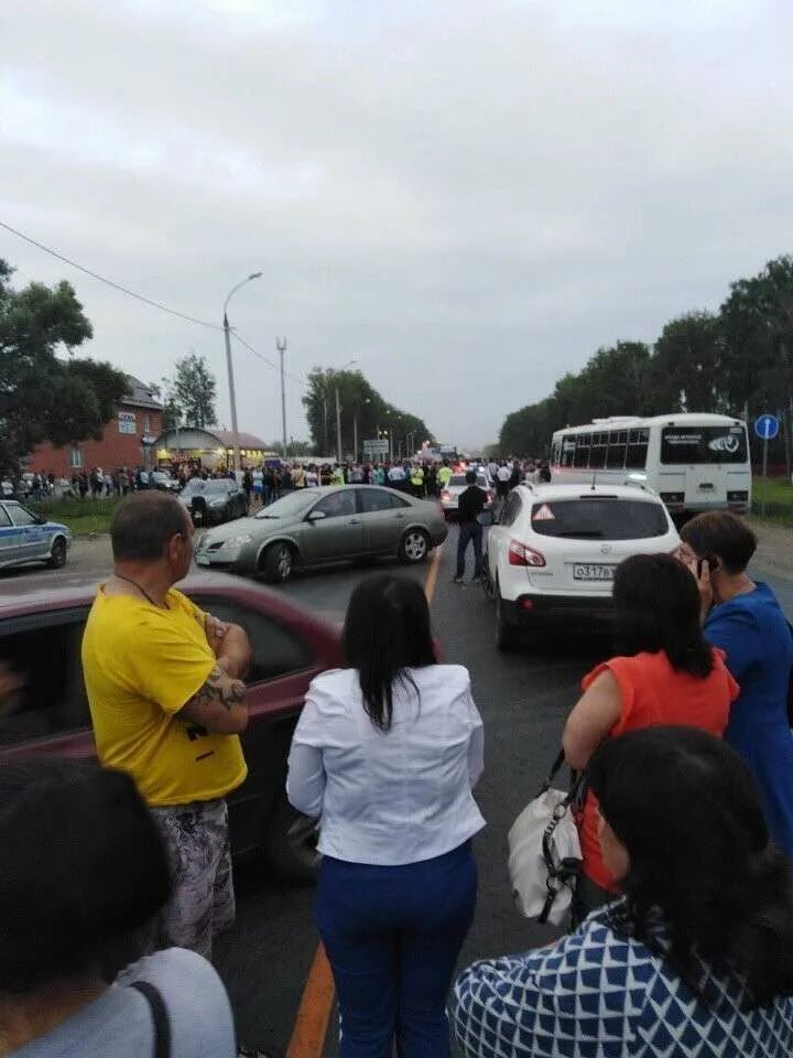 конфликт цыгане. чемодановка драка с цыганами. полицейский дом. конфликт цыгане. чемодановка пенза цыгане.