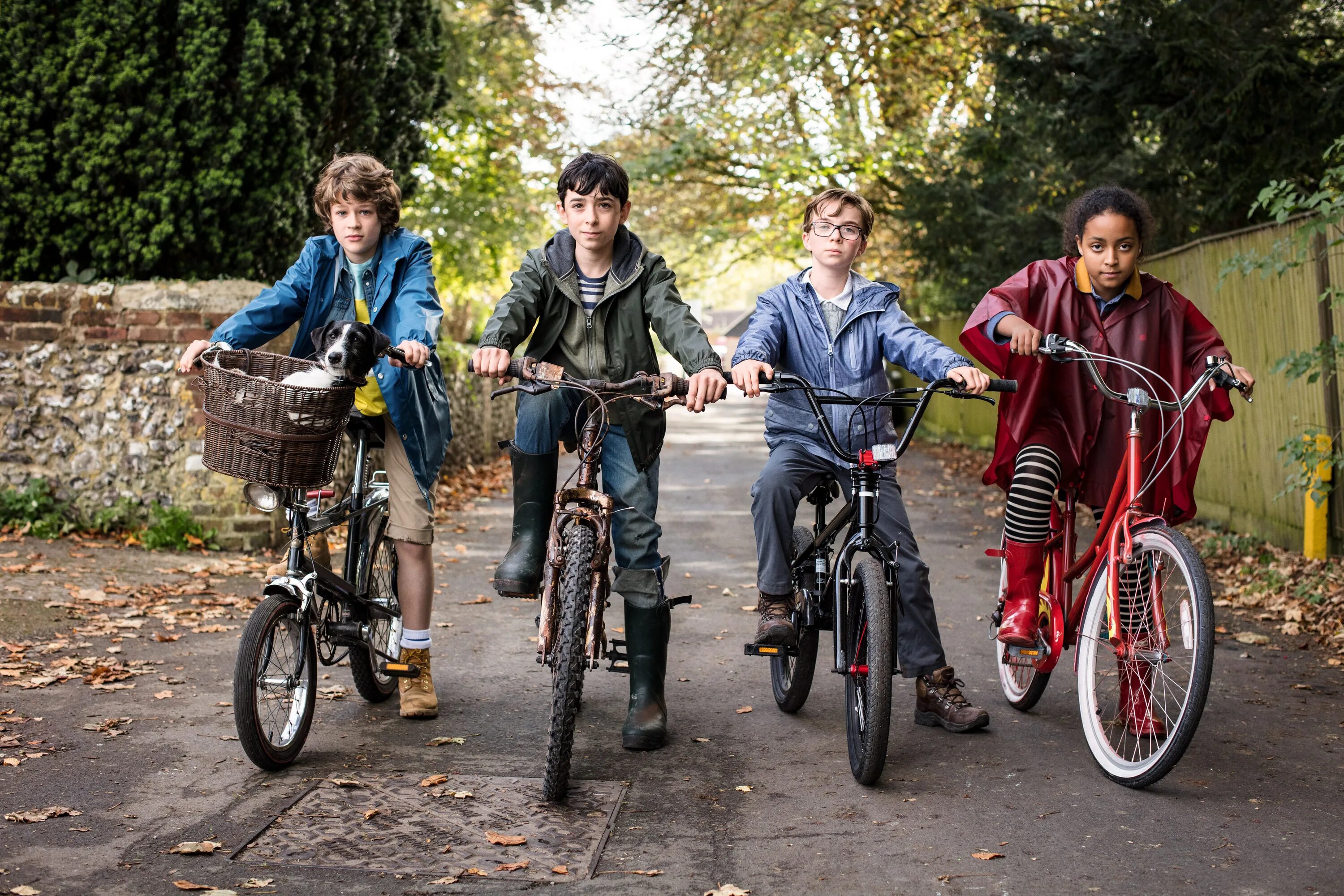 They feature. Пеппер благие знамения. Дэвид Теннант благие знамения.