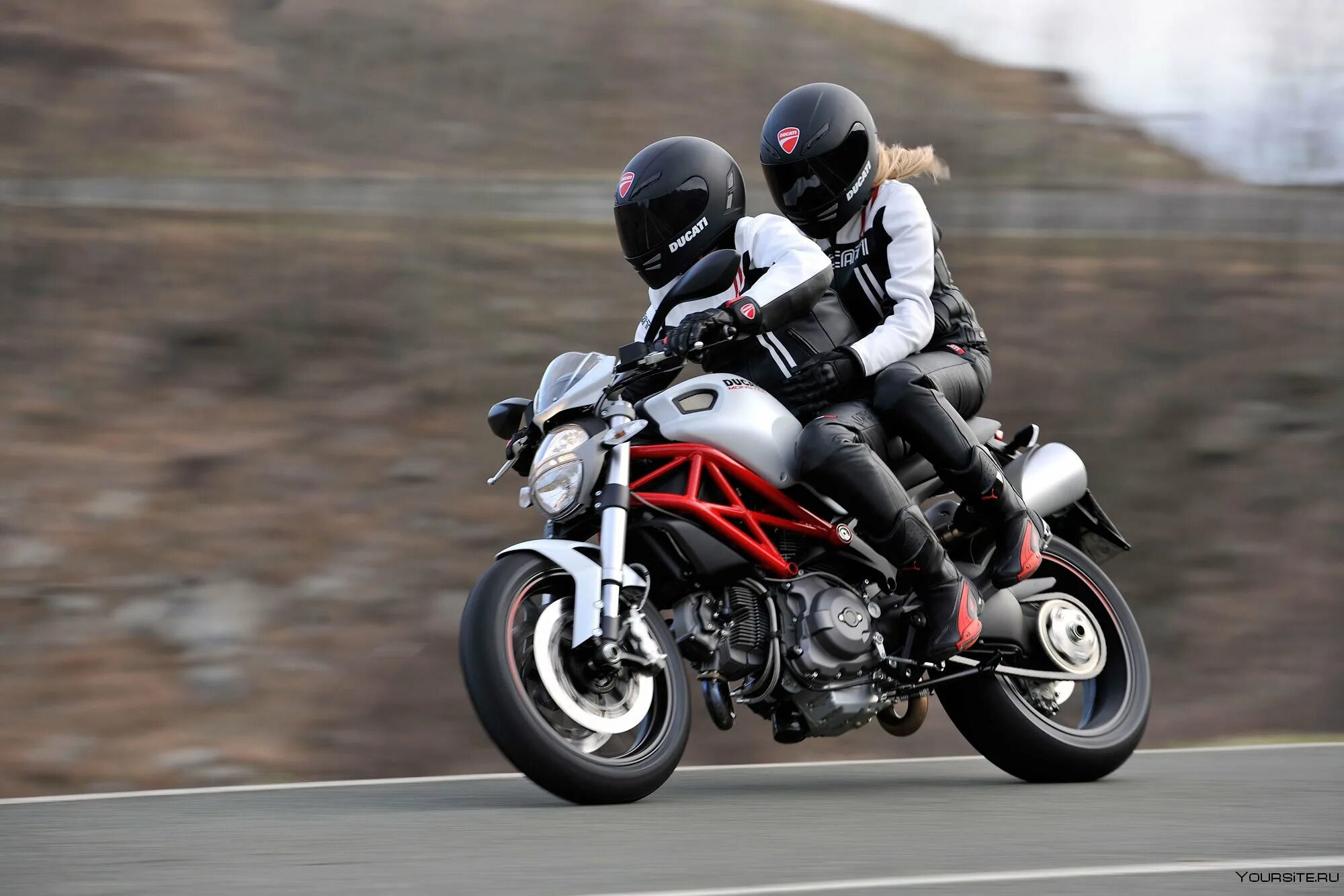 Ducati Monster 796. Дукати монстр 796. Ducati Monster 796 2013. Ducati Monster 796 с пассажиром.