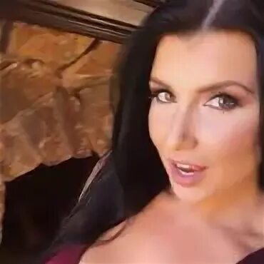 Romi rain new. Роми Рейн селфи. Romi Rain глаза крупный план.