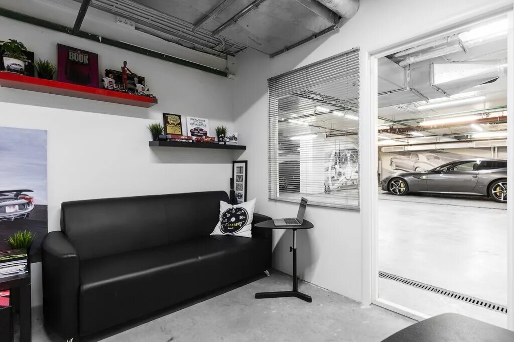 Bmw x6 sq автозвук. Тюнинговый центр автомобилей. Стильные рекламные плакаты автозапчасти. Студия автотюнинга. Тюнинг студия.