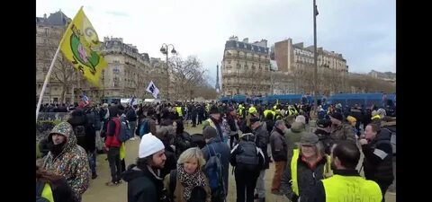 Движение париж
