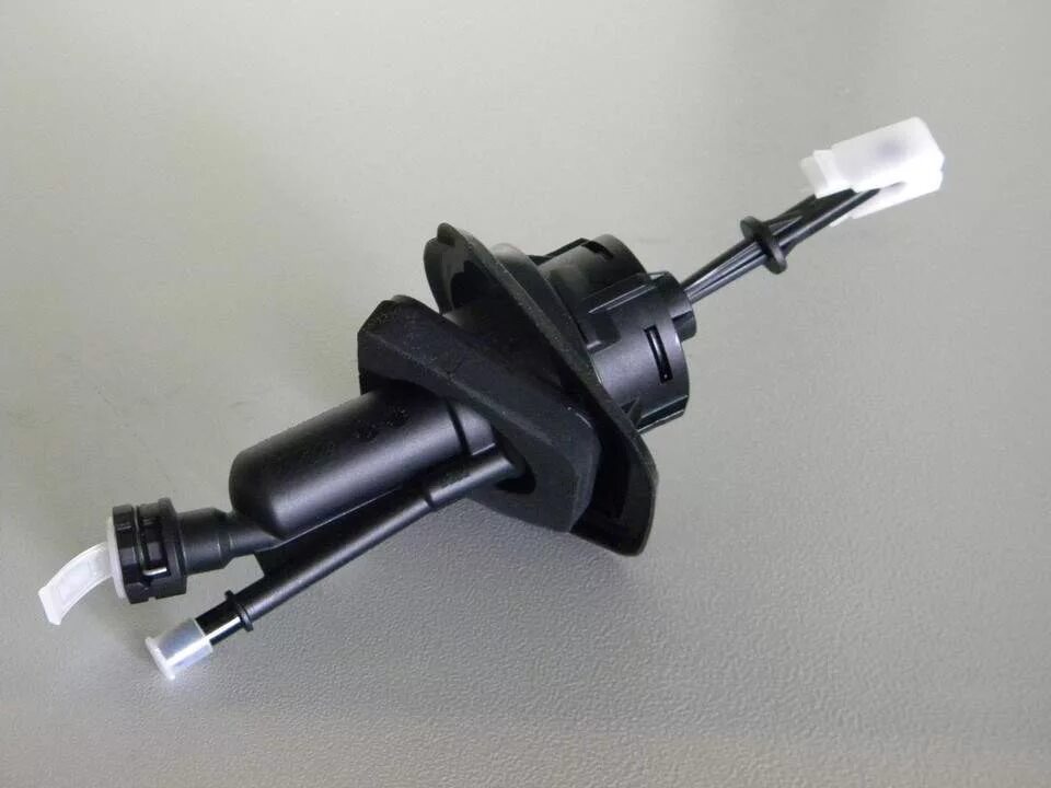 Рабочий цилиндр сцепления ford focus 2. Главный цилиндр сцепления форд фокус 3 1. Цилиндр сцепления фокус 3. Цилиндр сцепления фокус 3. Цилиндр сцепления форд фокус 3.