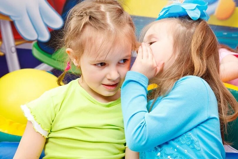 Младшие дошкольники. Детская дружба. Дети дошкольники. Ребенок со сверстниками. Младшие дошкольники.