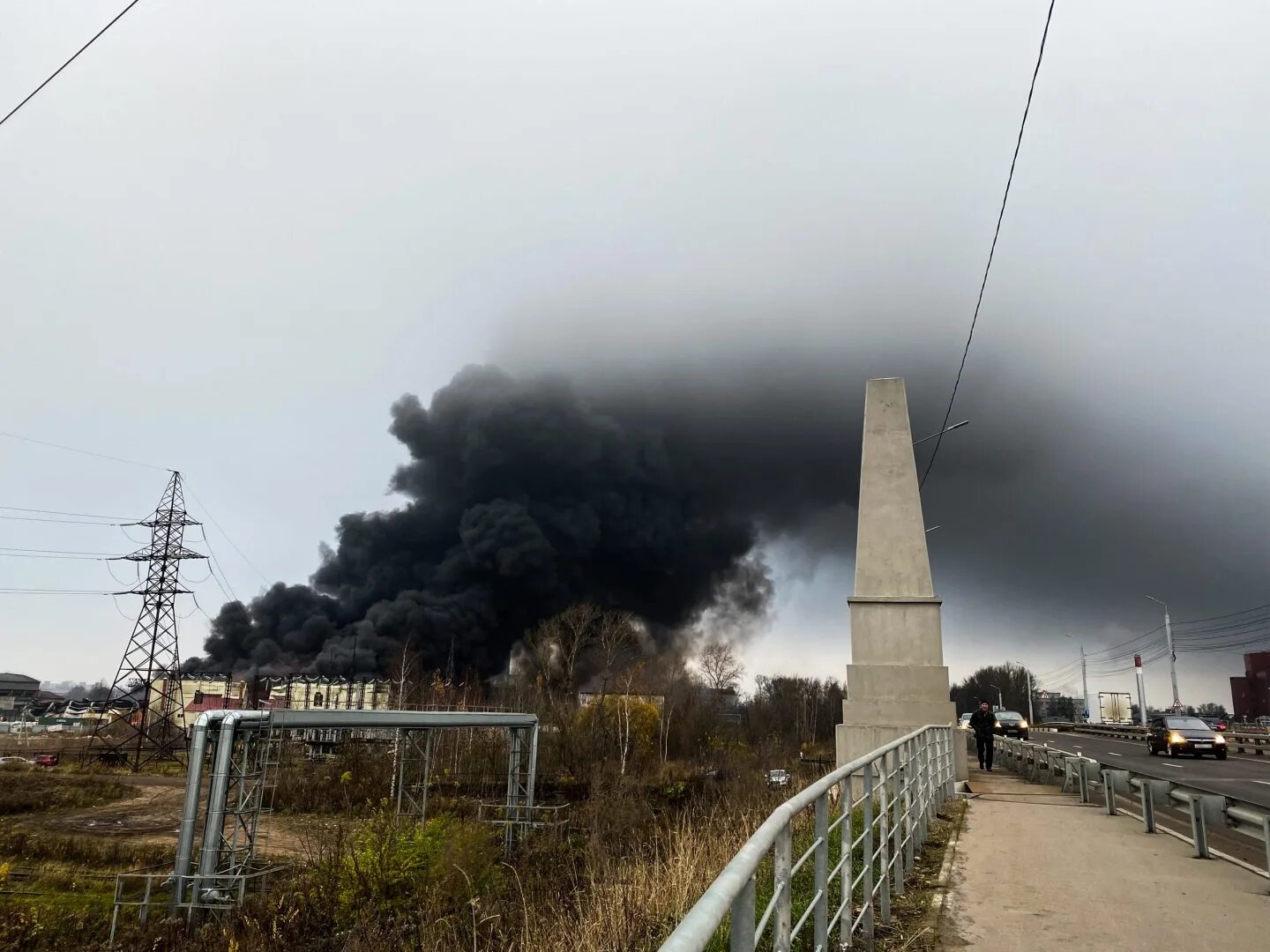 Что горит в твери сейчас. Квадроком тверь пожар. пожар в твери сейчас. пожар в черногубово тверь. тверь промзона.
