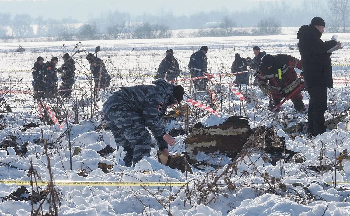 Фото погибших в подмосковье. Катастрофа АН-148 В Подмосковье. Самолёт АН 148 Саратовские авиалинии. АН 148 самолет авиакатастрофа.