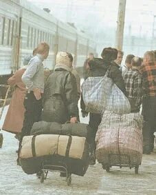 Челноки почему они появились и чем занимались