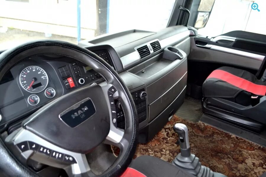 Фото MAN TGX - Обновления в интерьере - двухцветная отделка и обилие USB-портов
