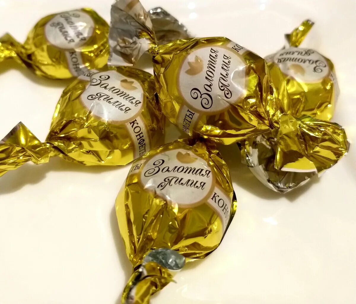 конфеты золотая лилия(в)(конти):4. конфеты конти золотая лилия 250гр. конфеты конти золотая лилия. конф золотая лилия конти. конфеты ферреро роше в фольге.