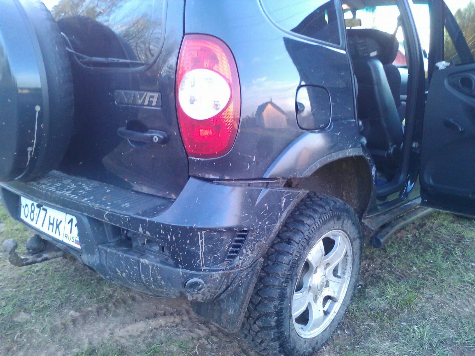 Задний бампер шеви нива. Chevrolet niva без заднего бампера. подрезка бампера на шевроле нива. шевроле нива задний бампер усиленный бертон. сабля заднего бампера нива шевроле.