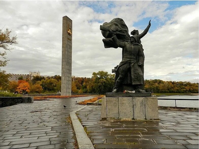 Памятник марксистам. Сфу фото 4к. Дубосеково волоколамск. Памятники рубцовска. Памятник в каждом городе.