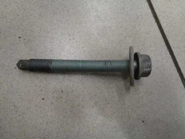 болт колесный для audi a6 [c5] 1997-2004. болт крепления верхних рычагов ауди а6. ауди 80 развальные болты. болт верхних рычагов ауди а6 с5. болт ступицы ауди а4 б6.