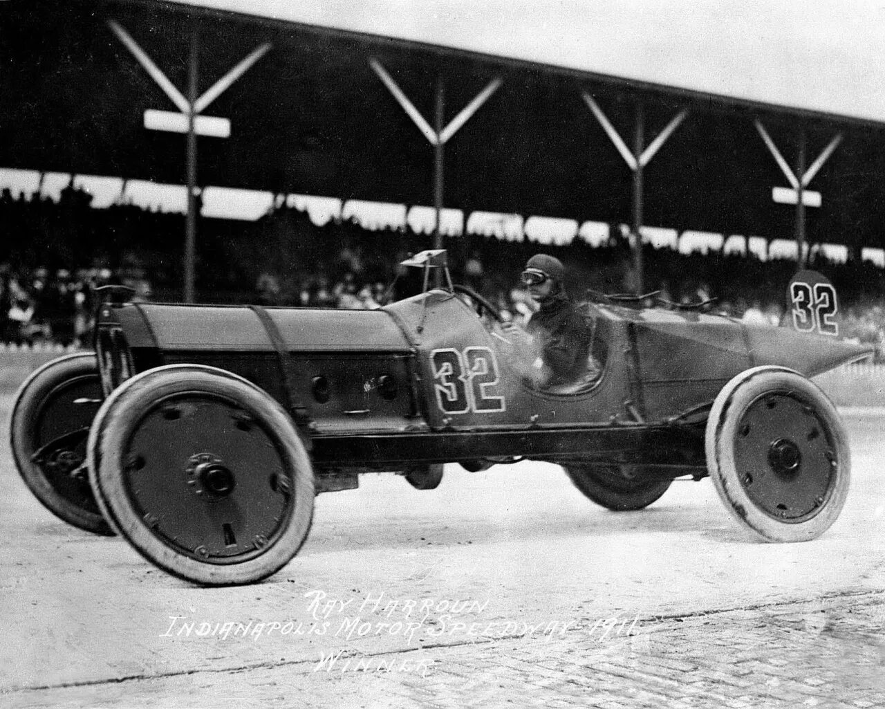 Старый гоняла. Indianapolis 500 1911. Marmon Wasp 1911. Индианаполис 19 век. Старые гоночные автомобили.