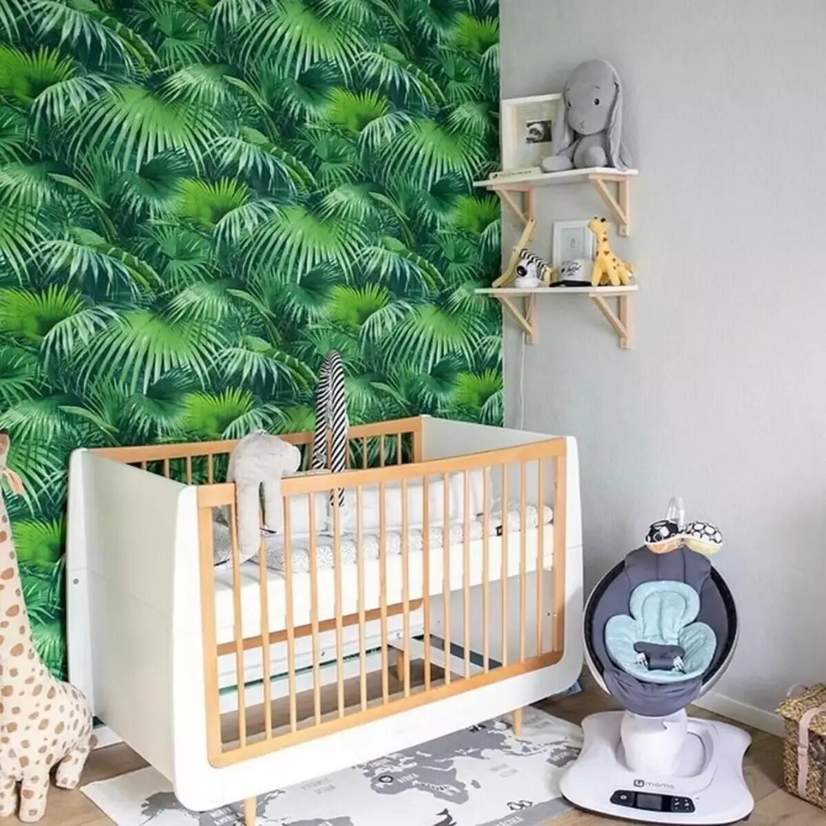 Обновляем старую детскую кроватку. Старая детская кровать. Перекраска детской кроватки. Покраска кроватки для новорожденных. Перекраска детской кроватки.