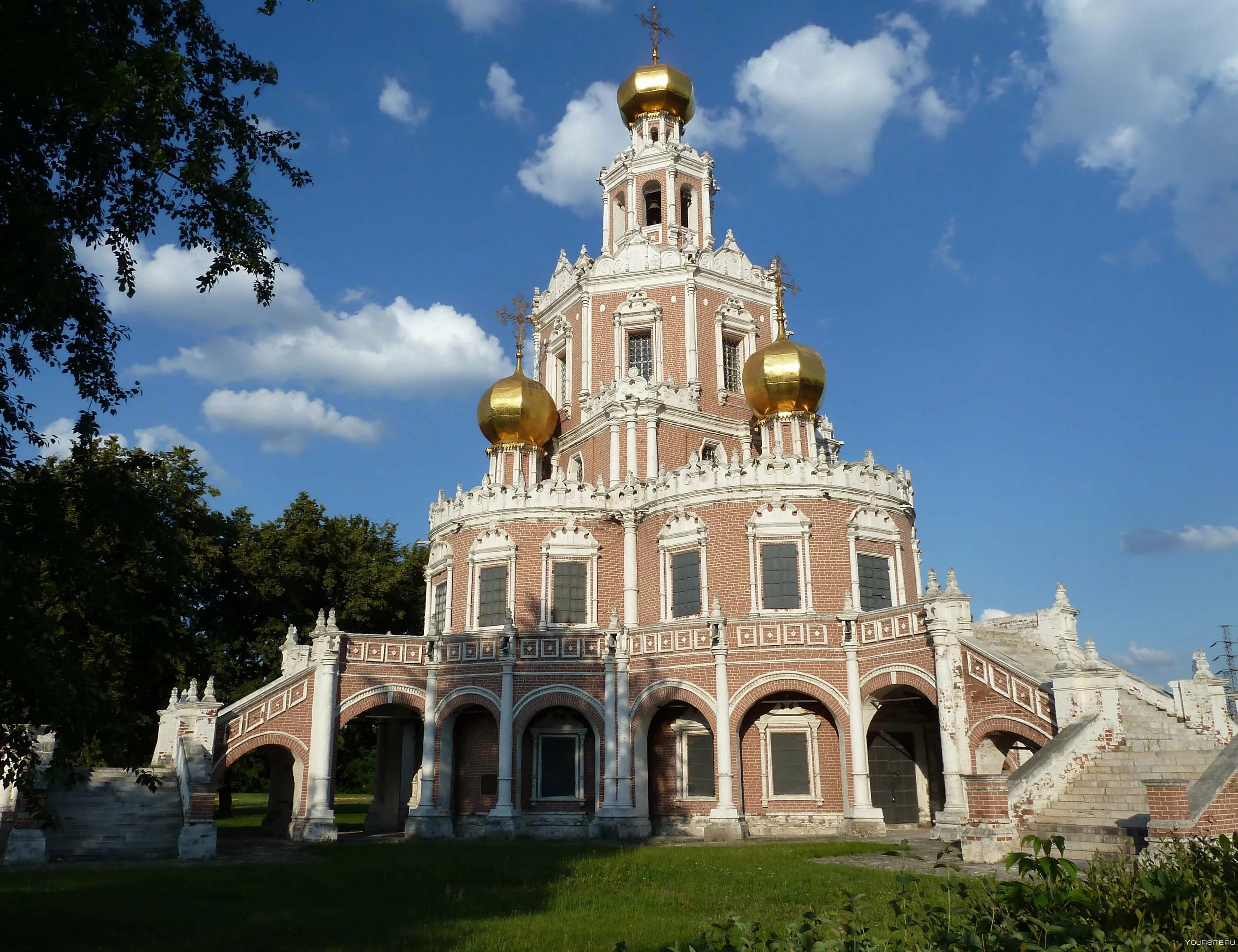 Церковь богородицы в филях. Церковь Покрова в Филях (1690-1695). Храм в Филях нарышкинское Барокко. Церковь Покрова в Филях. Москва, 1690-1694. Храм Покрова Пресвятой Богородице в Филях.