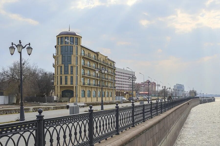 Застройщики астрахань частные дома. Комплекс а астрахань. Тайгер застройщик астрахань. Кремлевские клубный дом астрахань. Астрахань новостройки от застройщика.