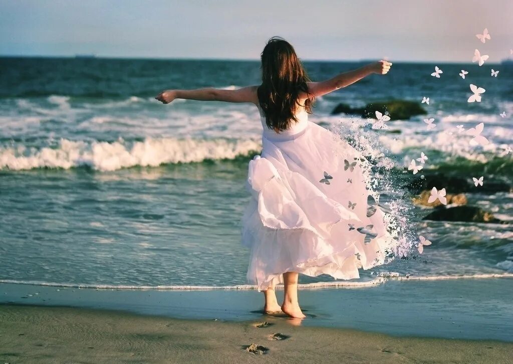 Люблю простых людей чаще. Девушка-море. Фотосессия на море. Девочка на море. Женщина море счастье.