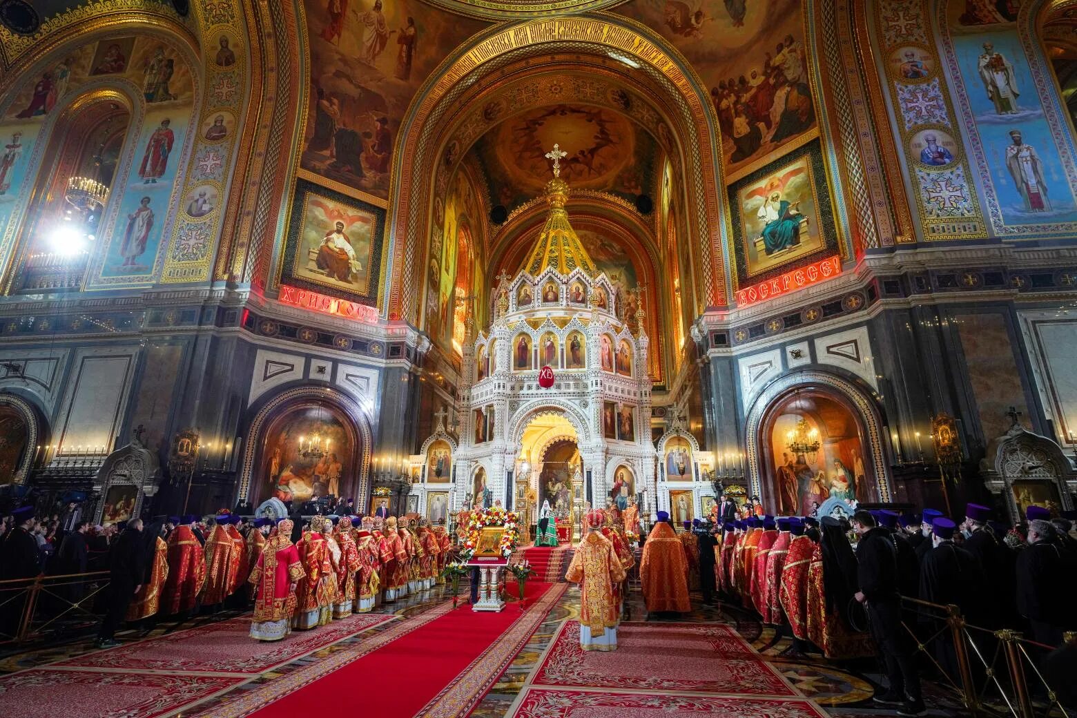 Кафедральный Соборный храм Христа Спасителя в Москве. Пасхальная служба в храме Христа Спасителя 2023. Храм Христа Спасителя в Москве служба. Храм воинов в Москве Пасхальная служба.