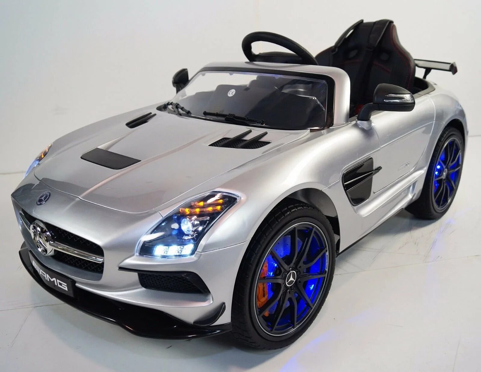 Электромобиль Mercedes-Benz SLS. Электромобиль Мерседес SLS. Мерседес СЛС электрокар. Электромобиль Мерседес SLS AMG. Включи электронная машина