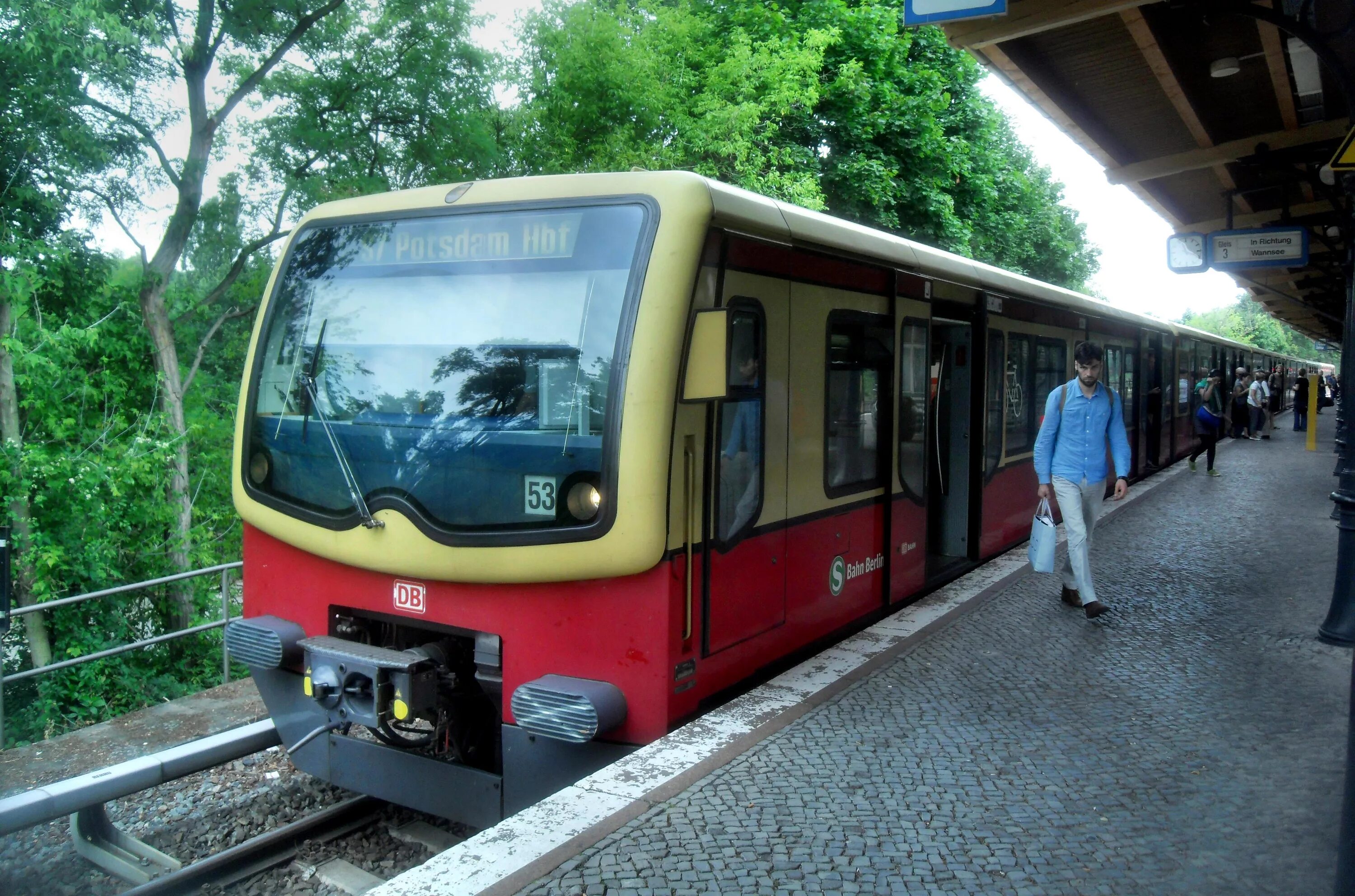 Der bahn. S bahn берлин. baureihe 481 s-bahn. s bahn berlin поезд. берлин, m-bahn № 706.
