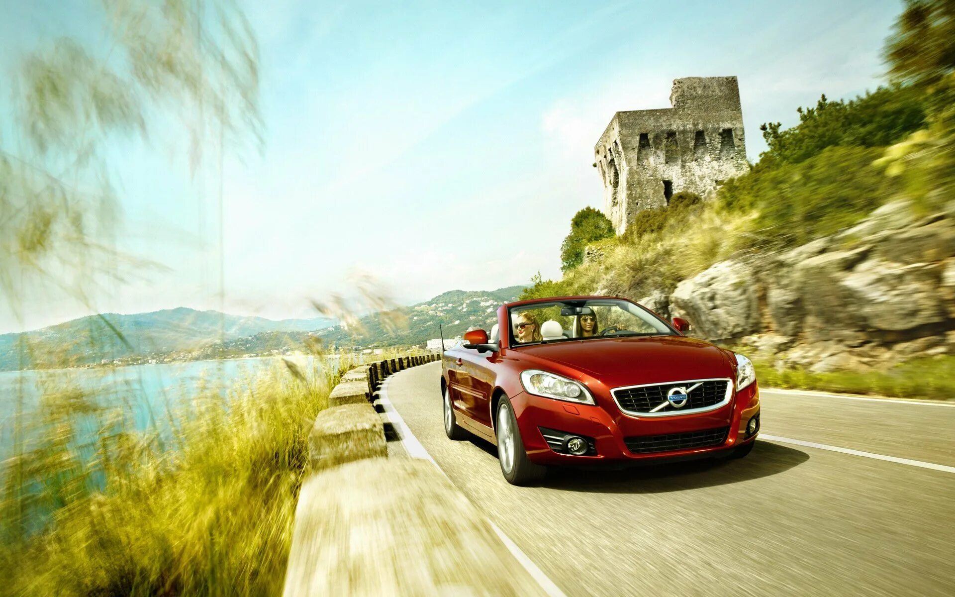 Едет красная машинка. Volvo c70 Red. Volvo c70 2012. Вольво кабриолет 2021. Кабриолет Вольво 2022.