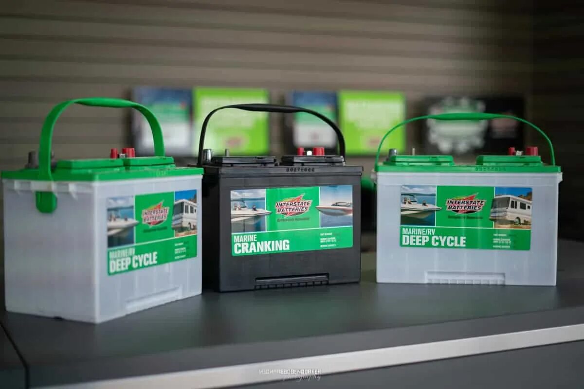 Battery last. Interstate аккумулятор. Deep Cycle аккумулятор. Cranking Battery Marine Interstate Batteries. Аккумуляторы Interstate Batteries cca810 ca1200 rc190.