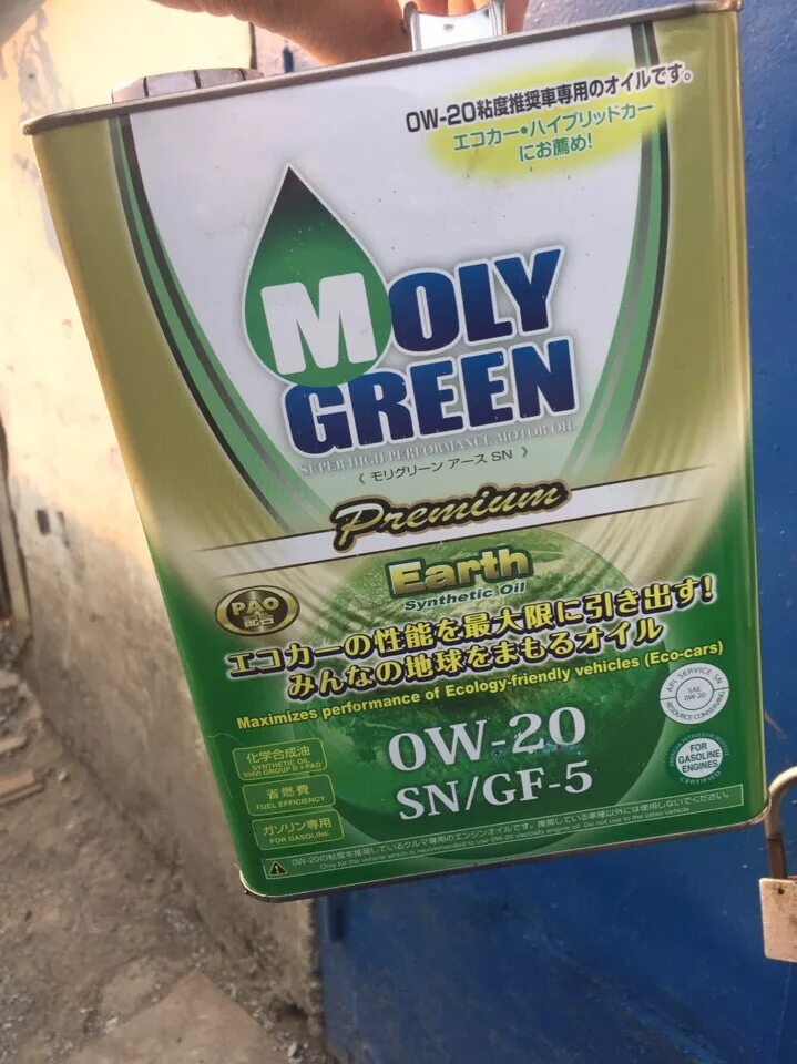 Отзыв масло moly green. Моторные масла Moly Green 0w40. Масло моторное Moly Green 0w20 SN. Масло Moly Green в Хонда фит. Масло моли Грин фотографии.