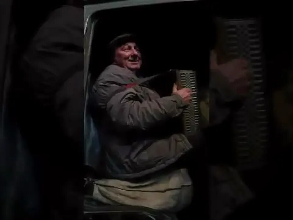 Южный кузбасс буровая. Водитель вакансии шахты. Водитель вакансии шахты. Топливозаправщик роснефть. Профессия машинист крана крановщик.