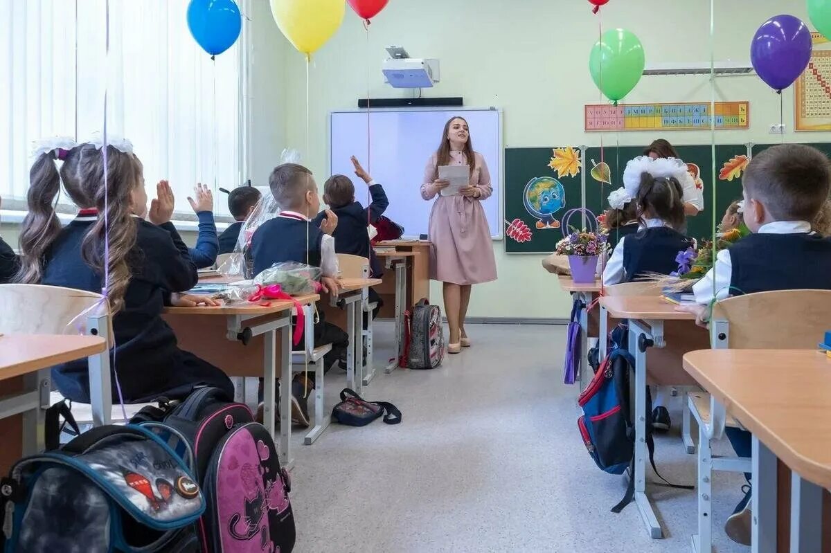 Школа первоклассника. Класс в школе с учениками. Фото класса. С 1 сентября первокласснику. Каникулы в школах кирова