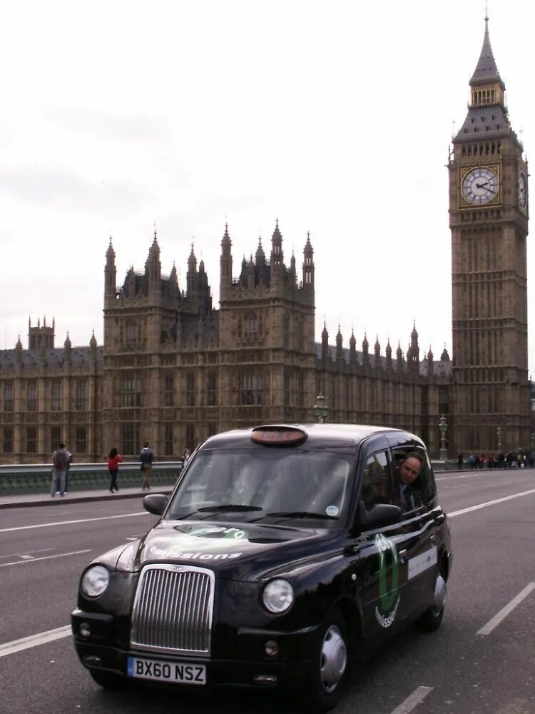 Англия какие машины. КЭБ желтое такси Лондон. Английское такси КЭБ. КЭБ В Англии. КЭБ лондонское такси.
