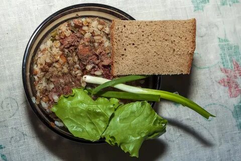 Тушенка с гречкой